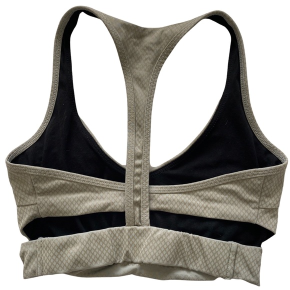 Revolve Super Cute Cut-Out Back Sports Bra - Picture 2 of 3